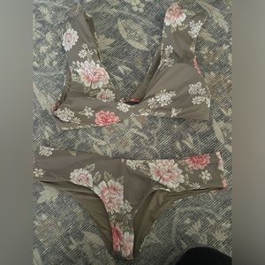 Radio Fiji bikini size medium